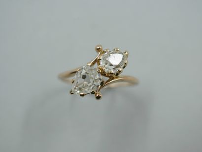 null 18k rose gold ring topped with two pear-shaped diamonds in You and I of 0.50ct...