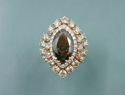 null Marquise ring in 18k yellow gold, with a large brown diamond of about 5cts,...