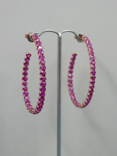 null Pair of 18k yellow gold hoop earrings entirely set with oval rubies for 10cts...