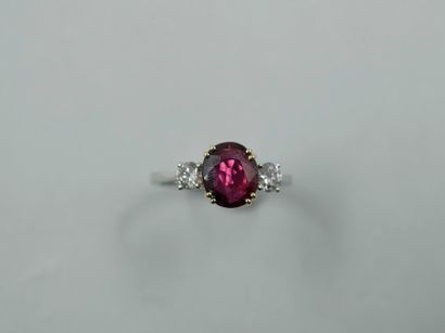 null Ring two 18k gold surmounted by a natural ruby without heat treatment of 2,04ct...