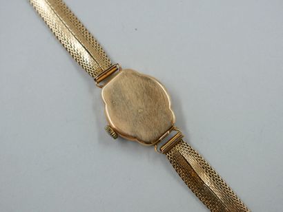 null Zenith bracelet watch in 18k yellow gold. 

PB : 19,40gr.
