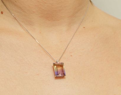 null Pendant in 18k white gold surmounted by an emerald-cut ametrine of about 9cts,...