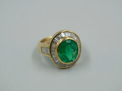 null Oval ring in 18k yellow gold with an emerald of 3.50cts approx. surrounded by...