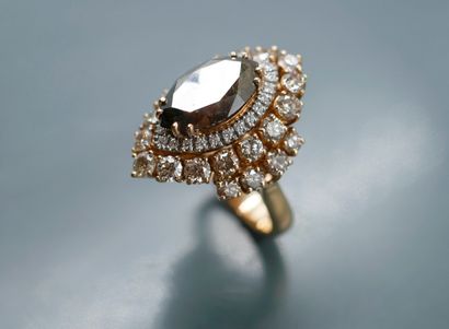 null Marquise ring in 18k yellow gold, with a large brown diamond of about 5cts,...