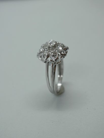 null 18K white gold flower ring set with a central brilliant-cut diamond in a surround...