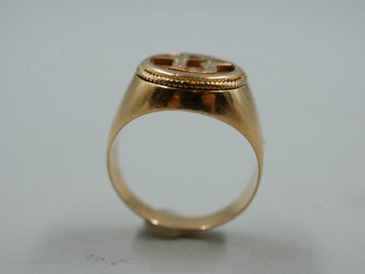 null Ring in 18k yellow gold with initials. 

TDD : 53. PB : 6,3gr.