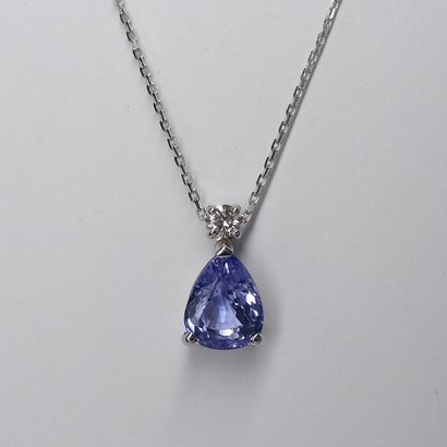 null Pendant in 18K white gold set with a pear-cut violet sapphire of about 2cts,...