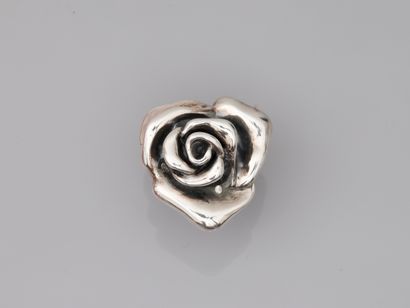 null Important silver flower ring 925/°°.

Weight : 8,30gr. TDD : 54.