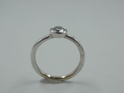 null 18k white gold ring set with a 0.51ct H/VS2 diamond. 

PB 3,20gr. TDD : 53....