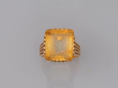 null 18k yellow gold ring set with an emerald-cut citrine of about 5cts. 

Work of...