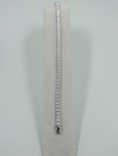 null Line bracelet in 18k white gold set with 50 brilliant cut diamonds for 6.90cts...