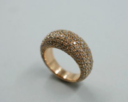 null Dome ring in 18k pink gold paved with diamonds. 

PB : 8,90gr. TDD : 52,5.