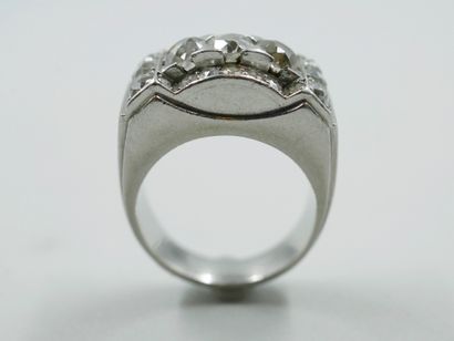 null Tank ring in platinum topped with half-size diamonds for 2.70cts approximately.

Art...