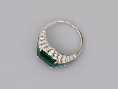 null 18k white gold ring set with a rectangular emerald of about 3cts in claw setting,...