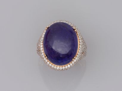 null 18k yellow gold ring with a cabochon tanzanite of 30cts in a claw setting in...