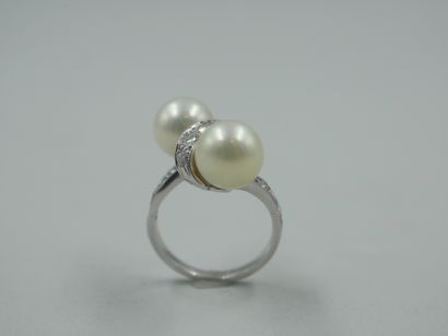 null Vous Moi ring in 18k white gold set with two pearls and diamonds. 

PB : 5,20gr....