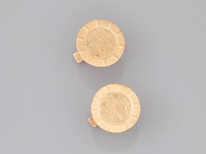 null 
Pair of cufflinks in 14k brushed yellow gold. 




Weight : 12,50gr.
