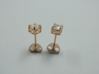 null Pair of 18k yellow gold earrings topped with diamonds of 0.51cts each in J color...