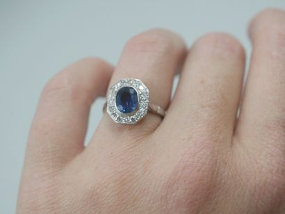 null Octagonal ring in 18k white gold set with a sapphire surrounded by brilliant-cut...