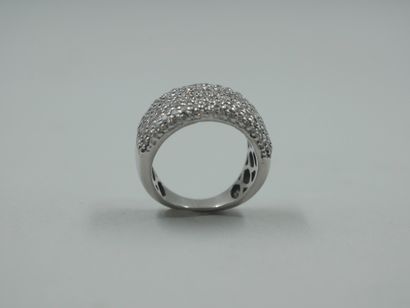 null 18k white gold band ring with pave diamonds, total weight about 4cts.

PB 13,20gr....