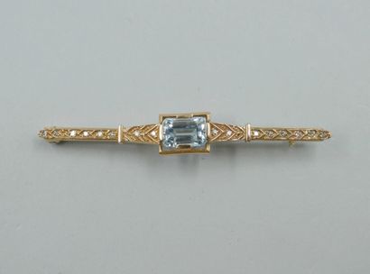 null Broche barrette en or jaune et or blanc 14k surmontée d'une aigue-marine taille...