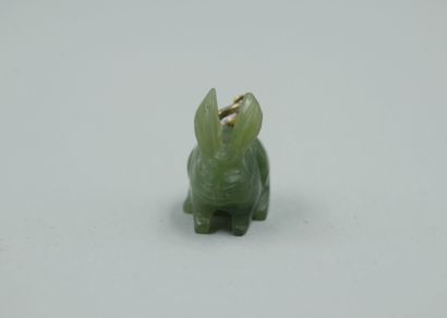 null Pendentif amulette en jade figurant un lapin.

Haut.: 1,5cm.