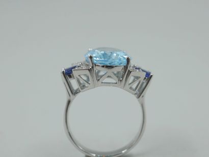 null Important ring in 18k white gold surmounted by a blue topaz of 6cts approximately...