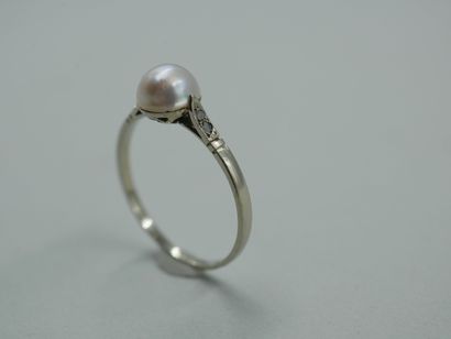 null 18k white gold ring with a half cultured pearl in the center and small rose-cut...