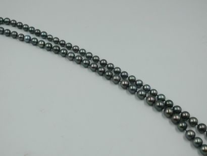 null Necklace in grey Majorca pearls. 

Diameter of the pearls: 9mm approx.