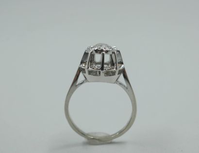 null Solitaire ring in 18k white gold and platinum surmounted by a 0.50ct old cut...