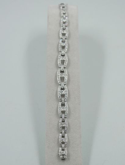 null 18k white gold bracelet with openwork oblong links set with diamonds and centered...