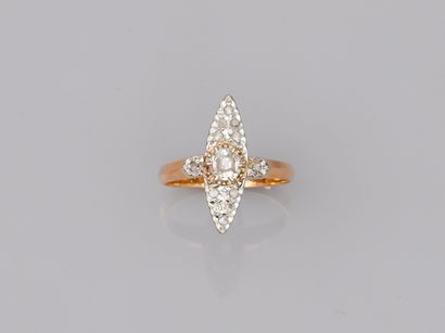 null Marquise ring in 18k yellow gold and platinum, centered on a round diamond of...