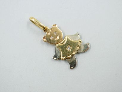 null Articulated teddy bear pendant in white and 18k yellow gold, decorated with...