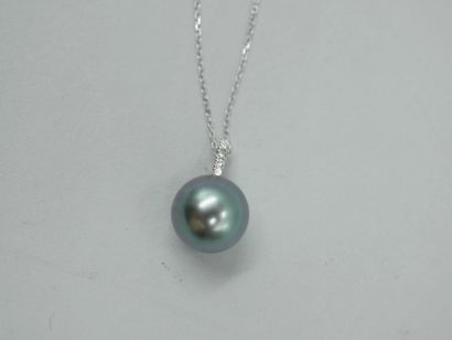 null 18k white gold pendant set with a 10.5mm Tahitian pearl and four brilliant-cut...