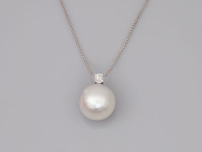 null Necklace in 18k white gold adorned with a white cultured pearl of 16mm diameter...