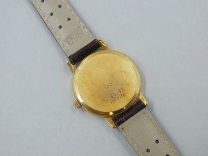 null BAUME ET MERCIER. 

Ladies' watch in 18k yellow gold. Circular case, cream dial...