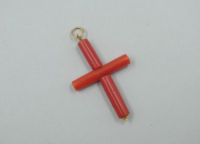 null Cross in 18k yellow gold and coral beads.

Length: 3cm. PB : 2,20gr.