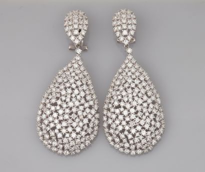 null Pair of 18k white gold earrings in the shape of an openwork teardrop entirely...