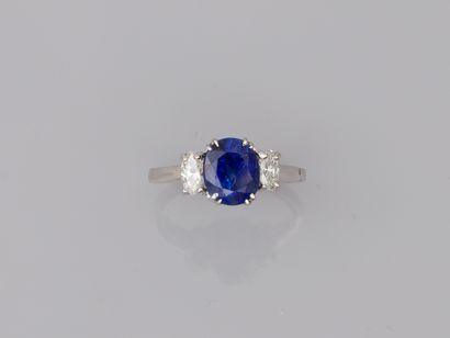 null 18k white gold ring with a 2cts sapphire and two marquise cut diamonds. 

PB...