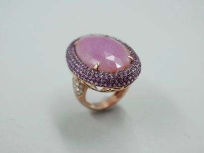 null Important 18k rose gold ring set with a faceted oval pink sapphire root of about...