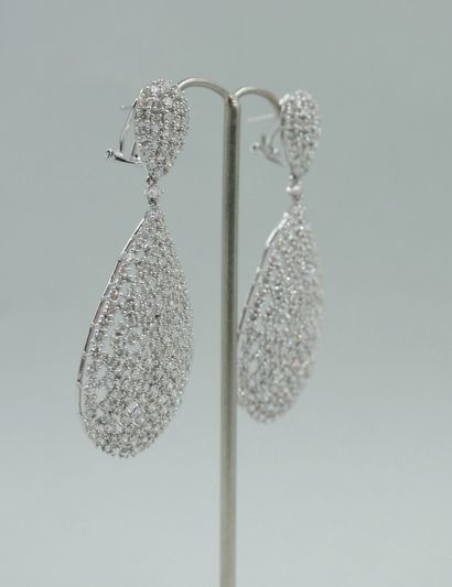 null Pair of 18k white gold earrings in the shape of an openwork teardrop entirely...
