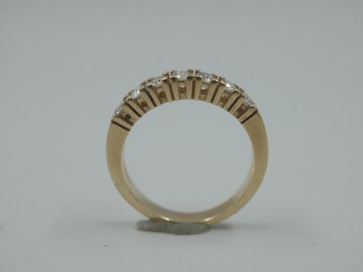 null Half wedding ring in 14k yellow gold set with seven brilliant-cut diamonds.

PB...