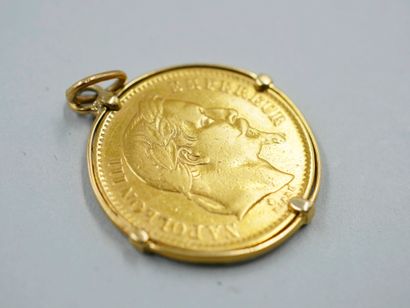 null 
Pièce en or, Napoléon 1868, monté en pendentif en or jaune 14k. 




Poids...