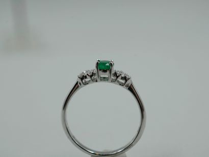 null 18k white gold ring set with an emerald and a diamond pavement with a quadrangular...