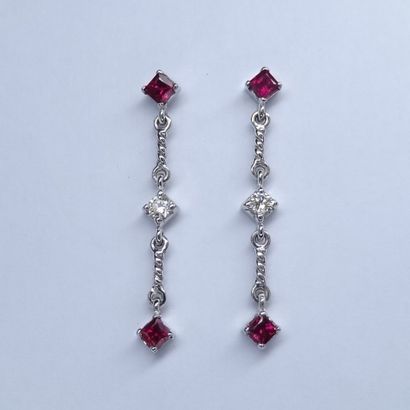 null Pair of earrings in 18k white gold with two rubies and a diamond. 

Length :...
