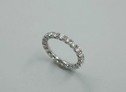 null American wedding band in 18k white gold with 2cts of brilliant-cut diamonds....
