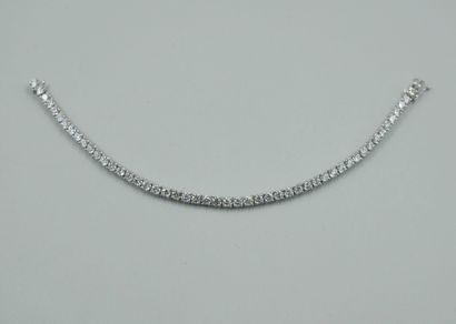 null Line bracelet in 18k white gold set with 50 brilliant cut diamonds for 6.90cts...