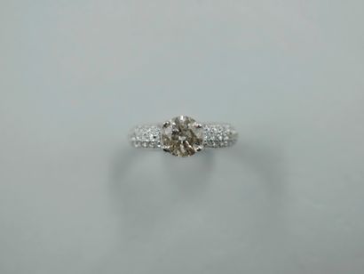 null Solitaire ring in 18k white gold set with a brilliant-cut diamond of about 1.15cts...