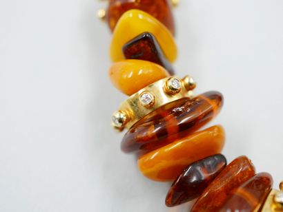 null Necklace composed of amber beads alternating with circular motifs in 18k yellow...