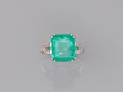 null Art Deco style ring in 18k white gold set with a large emerald cut emerald of...